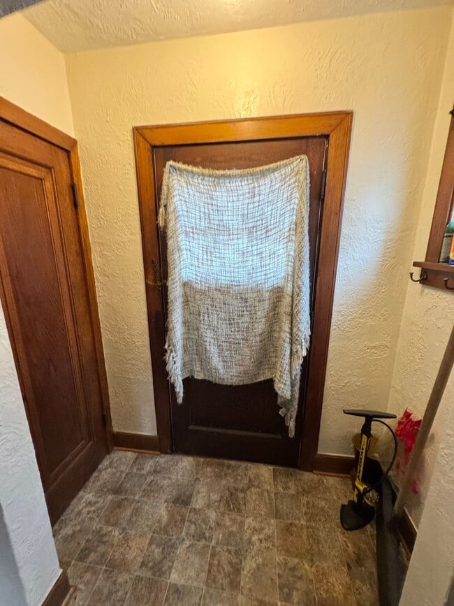 Building Photo - 511 10th Ave SE