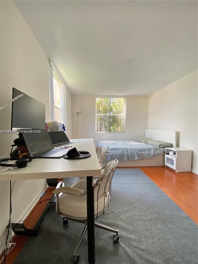 Building Photo - 1350 SE 3rd Ave