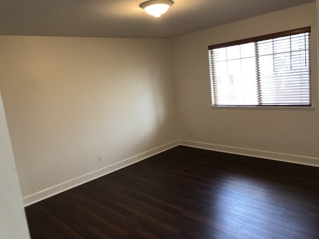 flooring is new carpet - 92-1083 Koio Dr