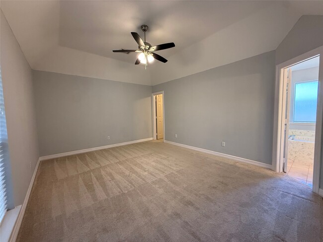 Building Photo - 1800 Carriage Run W