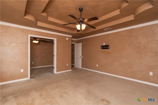 Building Photo - 305 Hedy Dr