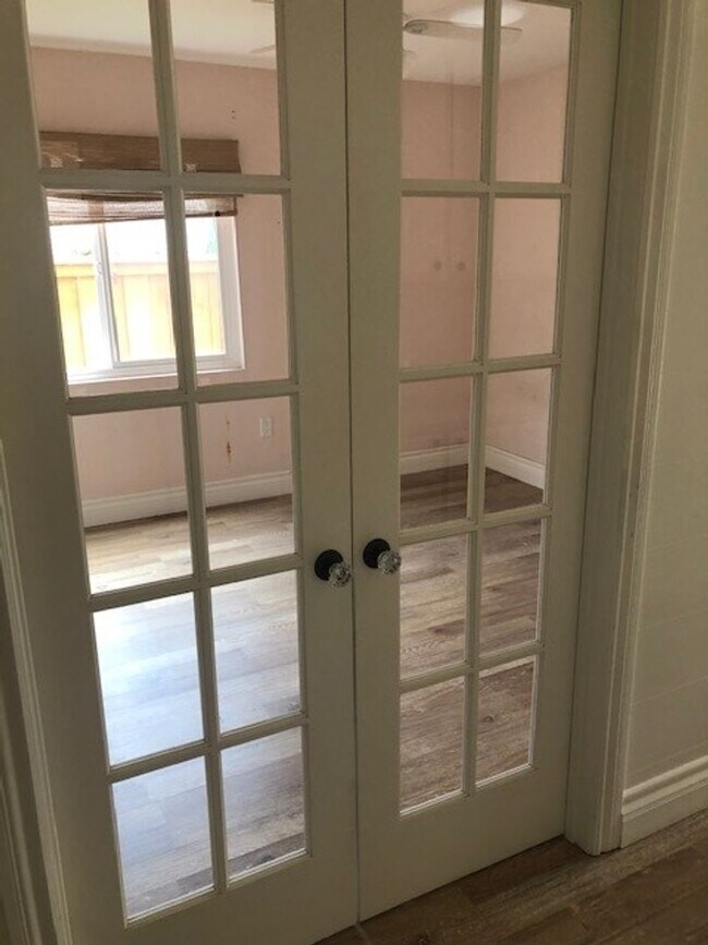 Building Photo - Beautiful Home Located in the very desirab...