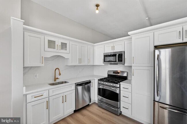 Building Photo - 811 4th St NW