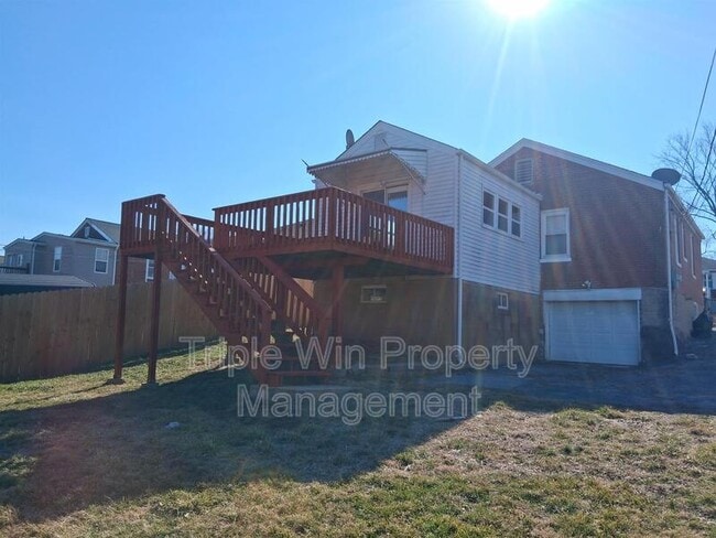 Building Photo - 313 Carthage Ave