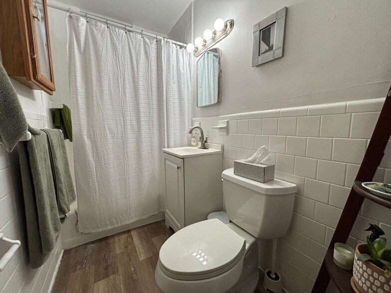 Building Photo - 28 Myrtle St