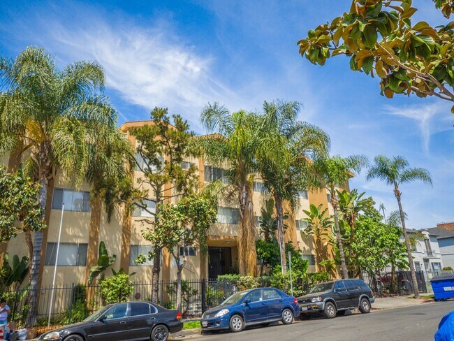 Interior Photo - 817 S. St. Andrews Pl