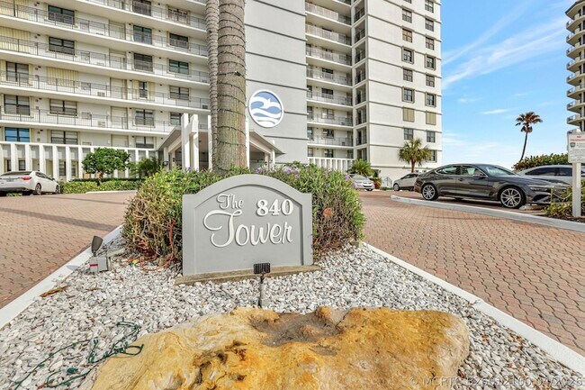 Building Photo - 840 Ocean Dr