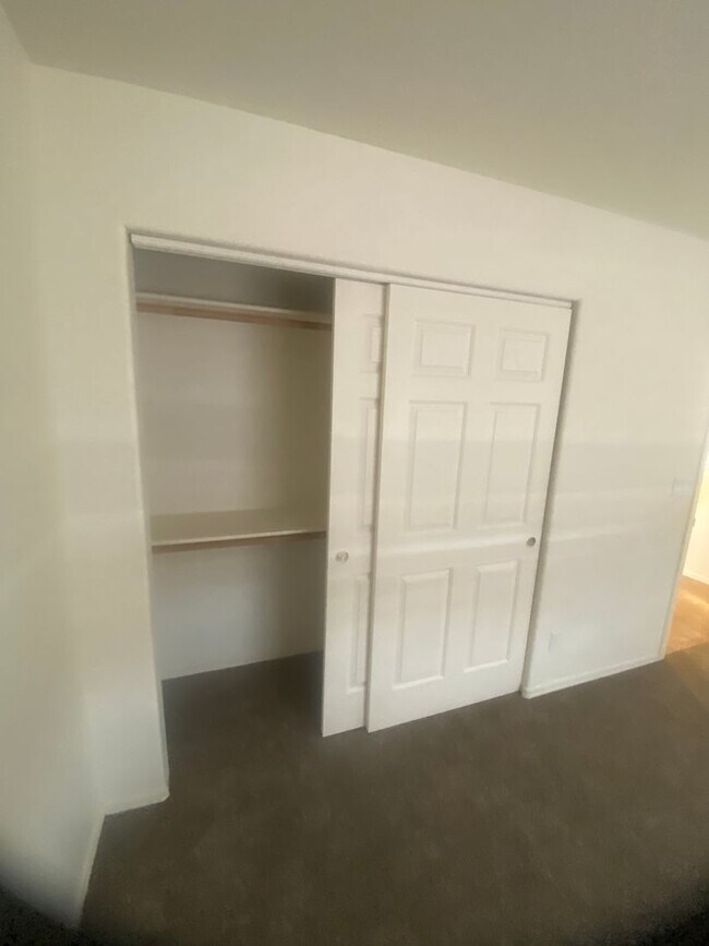 Building Photo - Stunning Home in Kingman – Spacious, Moder...