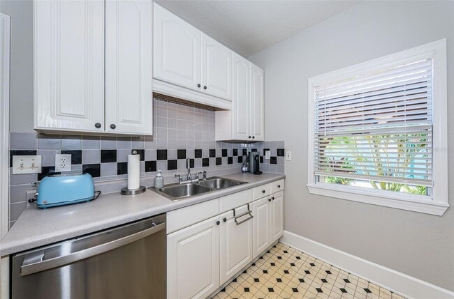 Building Photo - 833 1st St NE