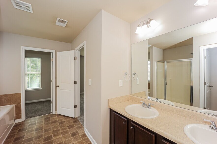 Building Photo - 258 Stillwood Dr