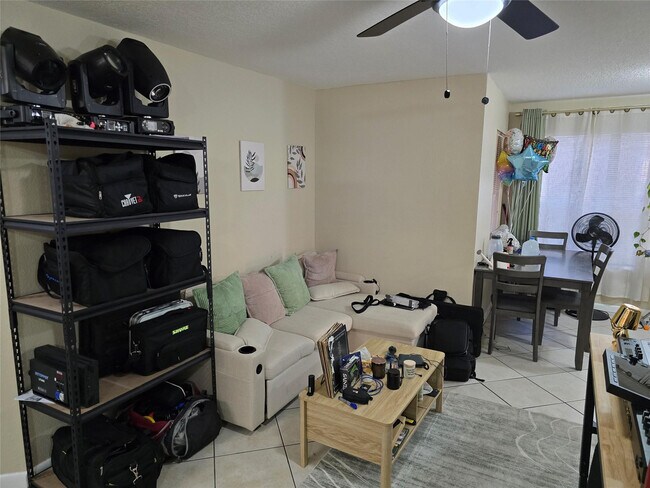 Building Photo - 2846 S University Dr