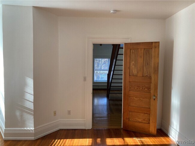 Building Photo - 451 Franklin St