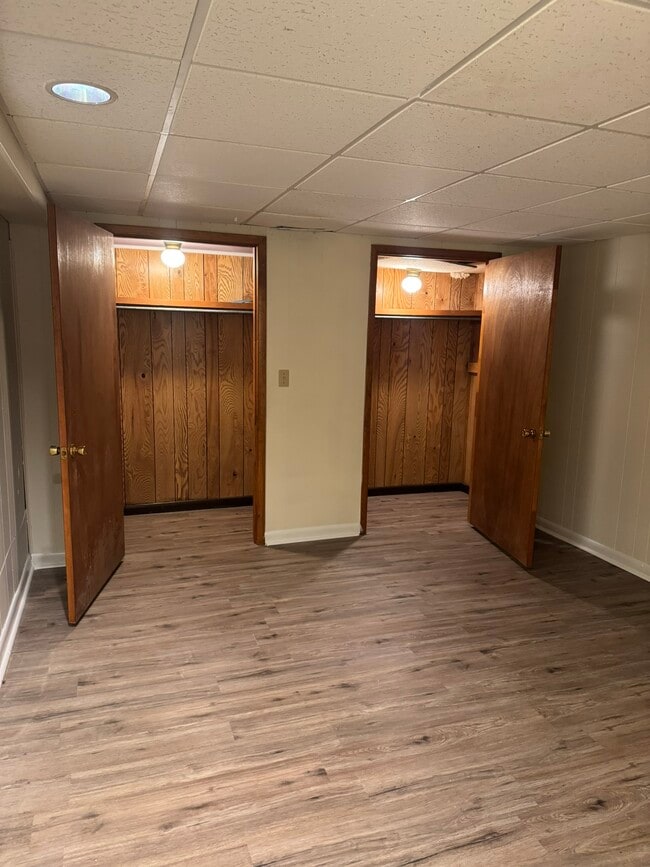 Building Photo - 9019 Meadowlawn Dr