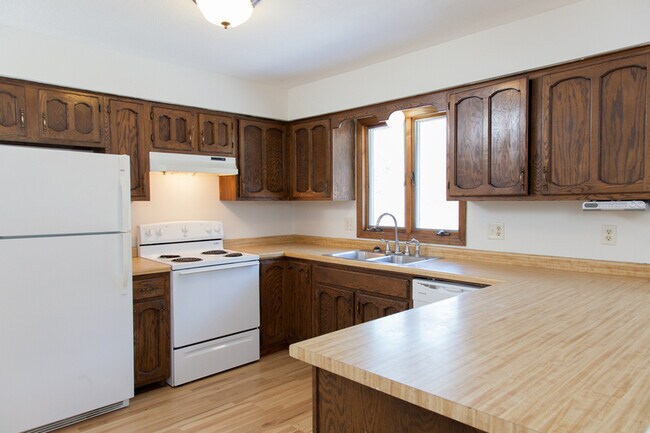 Building Photo - 965 Sherman Rd