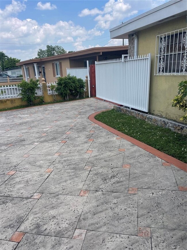 Building Photo - 4115 SW 108th Ave