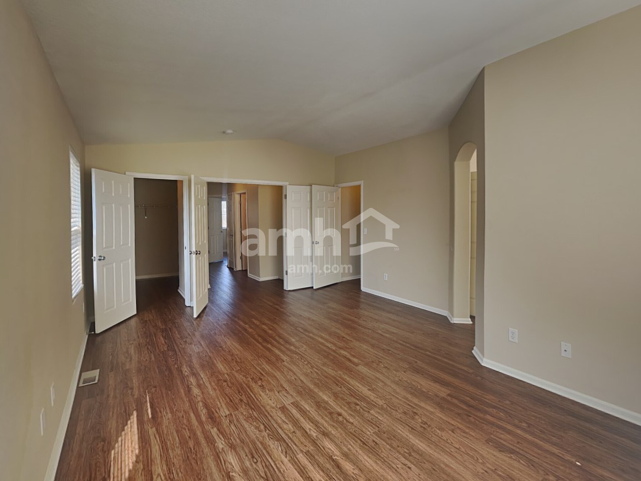 Building Photo - 4998 Dillon St