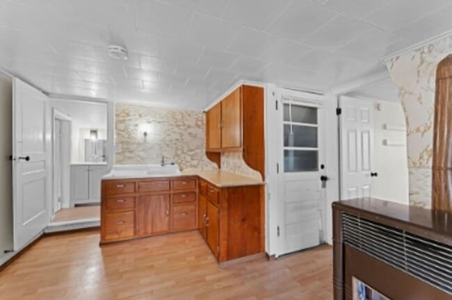 Building Photo - 503 W 5th Ave