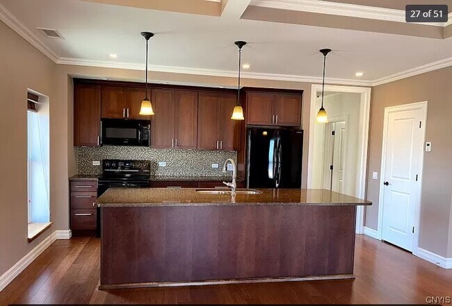 Building Photo - 517 Riverside Dr