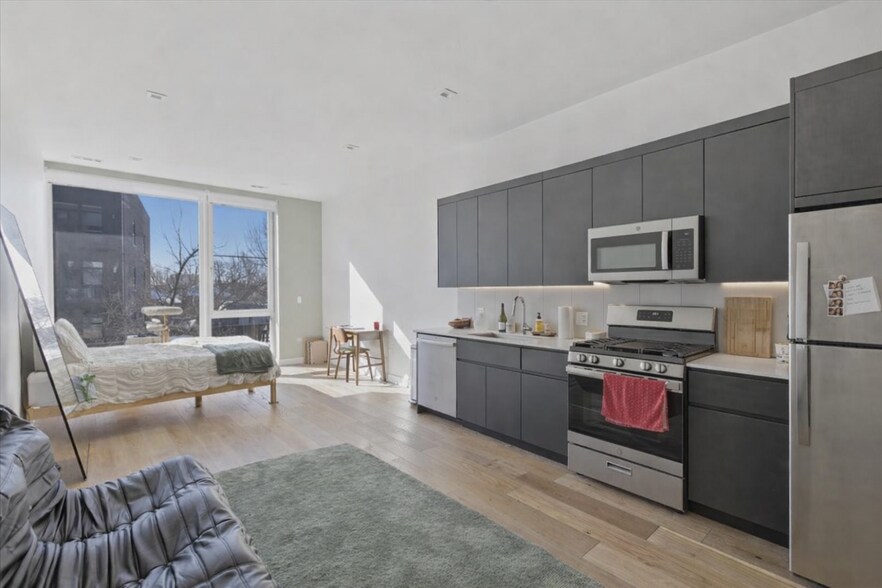 Building Photo - 4513 N Clark St