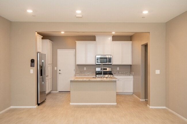 Building Photo - Great Townhome 3/2 in Santa Rosa Community in Summerlin!!!