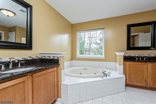 Building Photo - 27 Rolling Views Dr