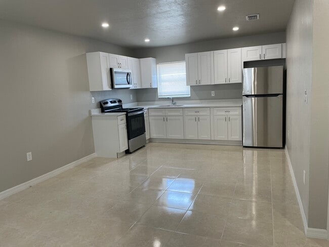 Building Photo - 11430-32 Kimble Dr - Quad