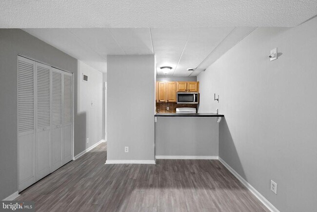 Building Photo - 2605 Huntington Ave