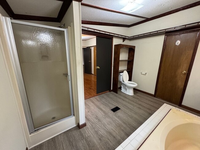 Building Photo - Private 3/2.5 Home with bonus room- $1,895
