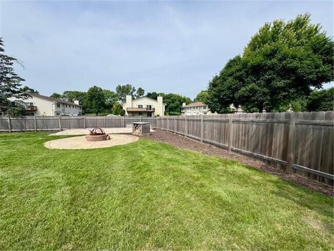 Building Photo - 1327 Windcrest Ave