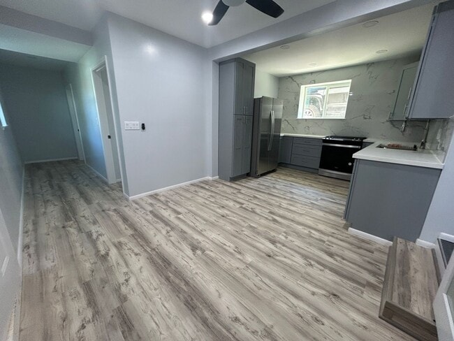 Building Photo - Newly Renovated Gem in Kalihi!