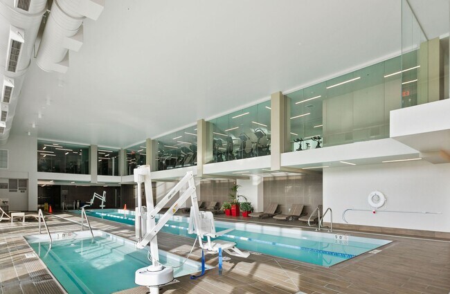 Building Photo - Stellar Denny Triangle Luxury Condo