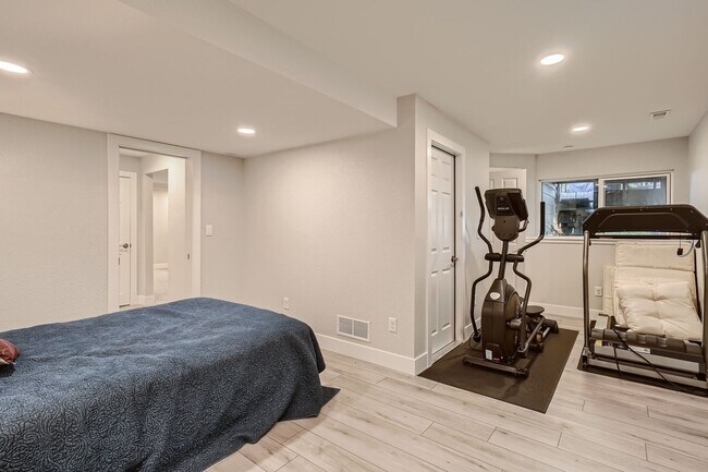 Building Photo - Beautiful Waneka Landing 5 bed/4 bath Home...