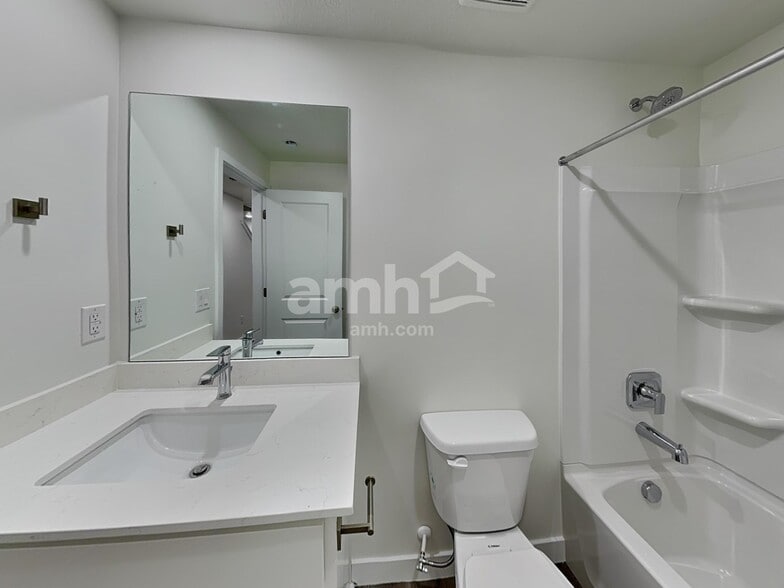 Building Photo - 1256 W Mahogany St