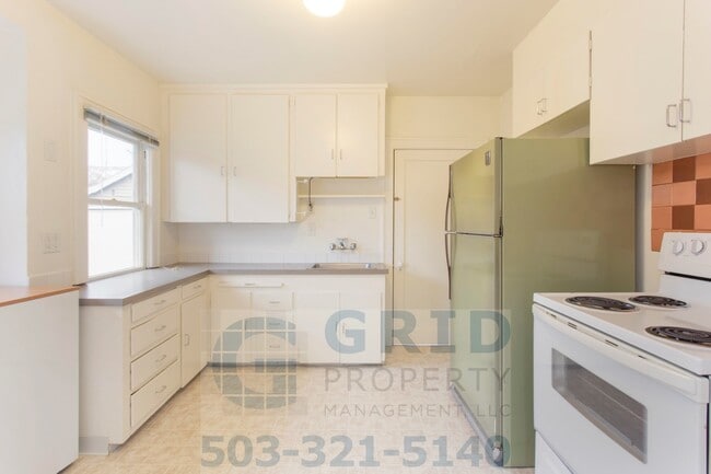 Building Photo - Craftsman Bungalow Available in Kenton Nei...