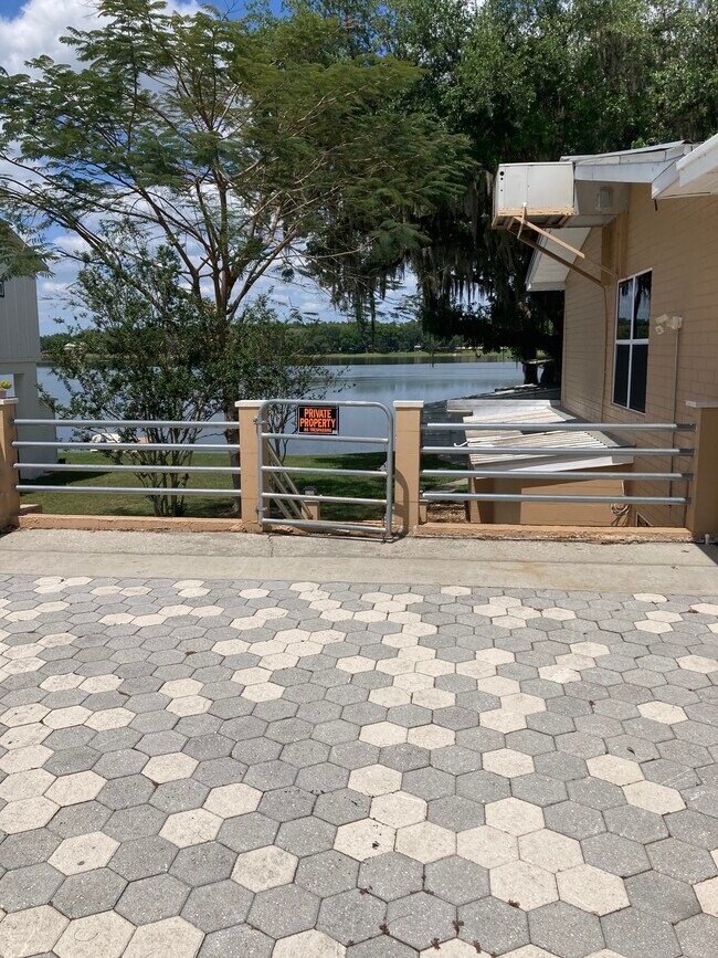 Building Photo - 15848 Lake Iola Rd