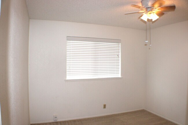 Building Photo - Stylish 3-Bedroom Home with Spacious Backy...