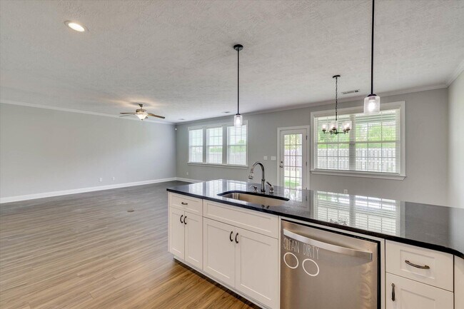 Building Photo - 445 Longmeadow Dr