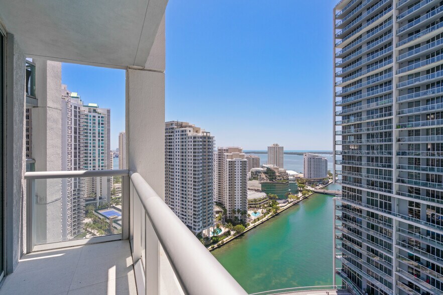 Building Photo - 475 Brickell Ave
