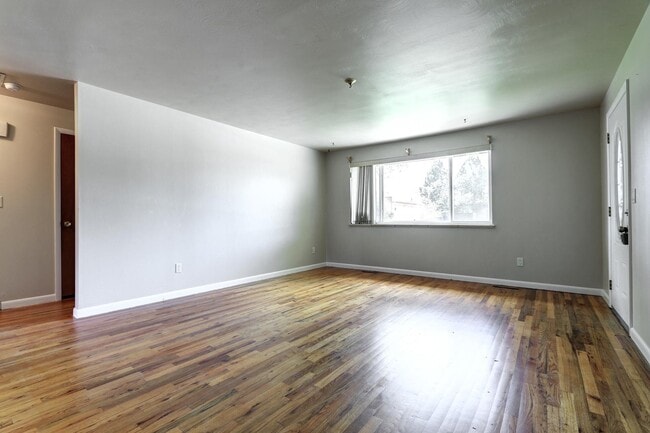 Building Photo - Lakewood! Walk to Belmar Town Center 3 bed...