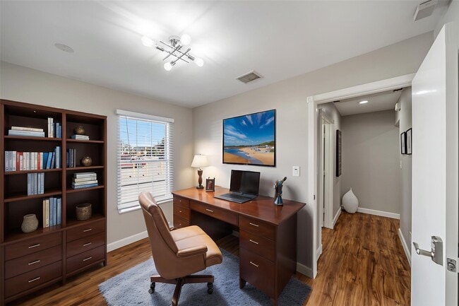 Building Photo - 2009 N Durham Dr