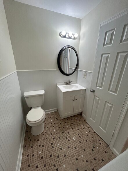 Building Photo - 1515 Presidential Dr