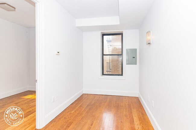Building Photo - 1625 Putnam Ave
