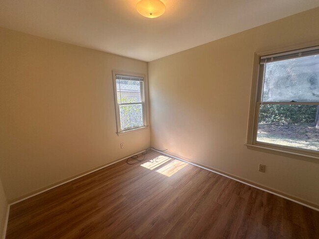 Building Photo - 928 Bonham Ave