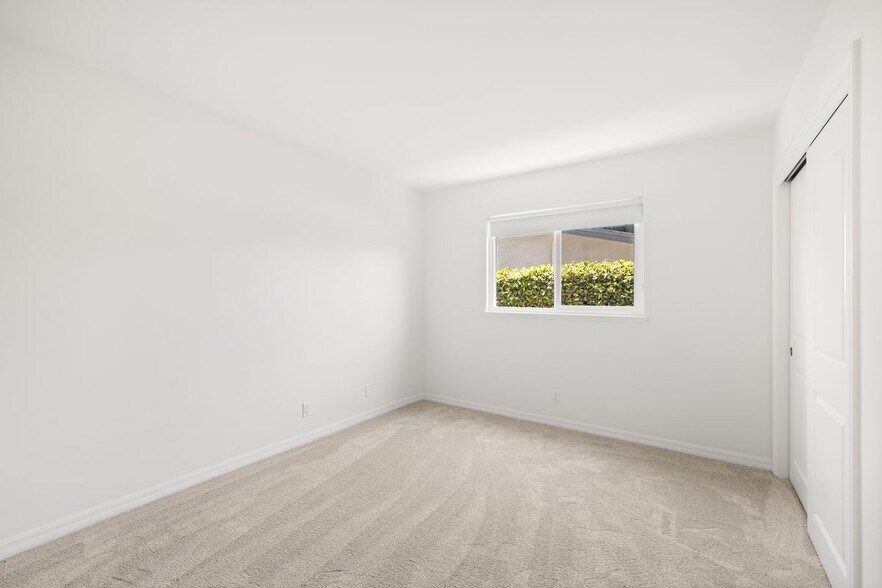 Building Photo - 41 Oakleaf Ave
