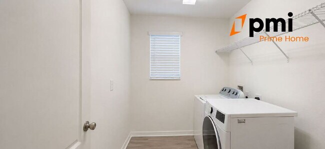 Building Photo - Stunning 5?Bedroom Home with 3 Bathrooms Single Family House.