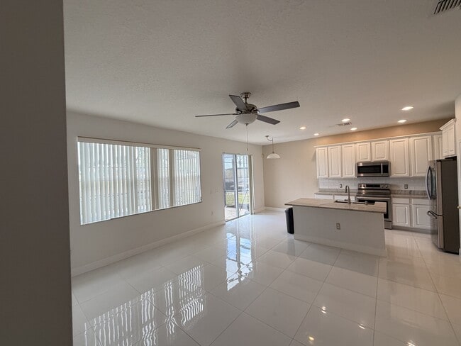Building Photo - 1112 Pine Ridge Dr