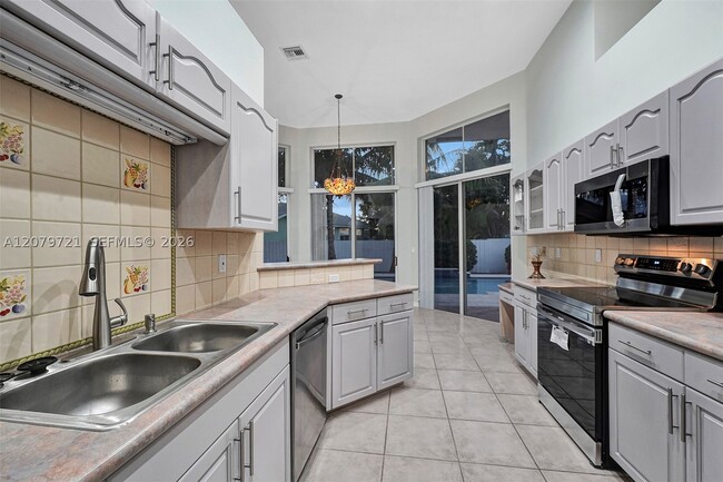 Building Photo - 18440 SW 77th Ct
