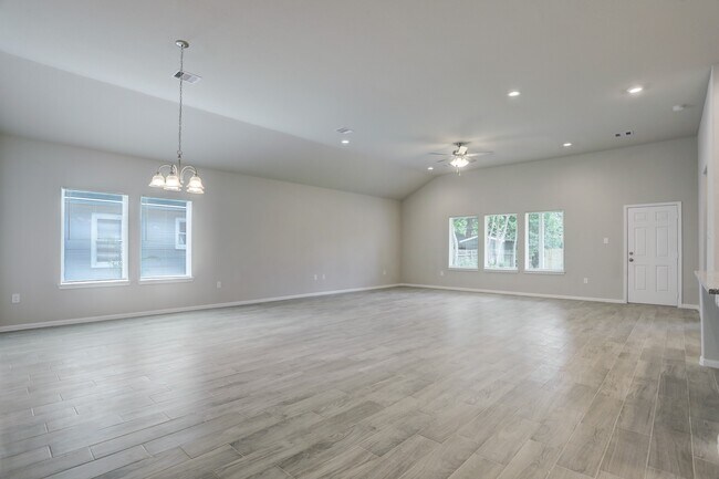 Building Photo - 725 W Foley St