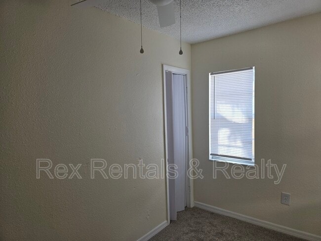 Building Photo - 2337 15th Ave S