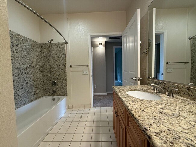 Building Photo - Lovely 1 Bedroom 1 Bath Condo in West San Jose